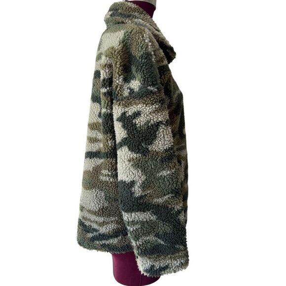 J. Crew Vintage Fleece Camo Printed Sherpa Jacket size XS Pullover - Picture 12 of 12
